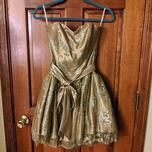 NWOT Gold Ballerina-Style Strapless Formal Dress